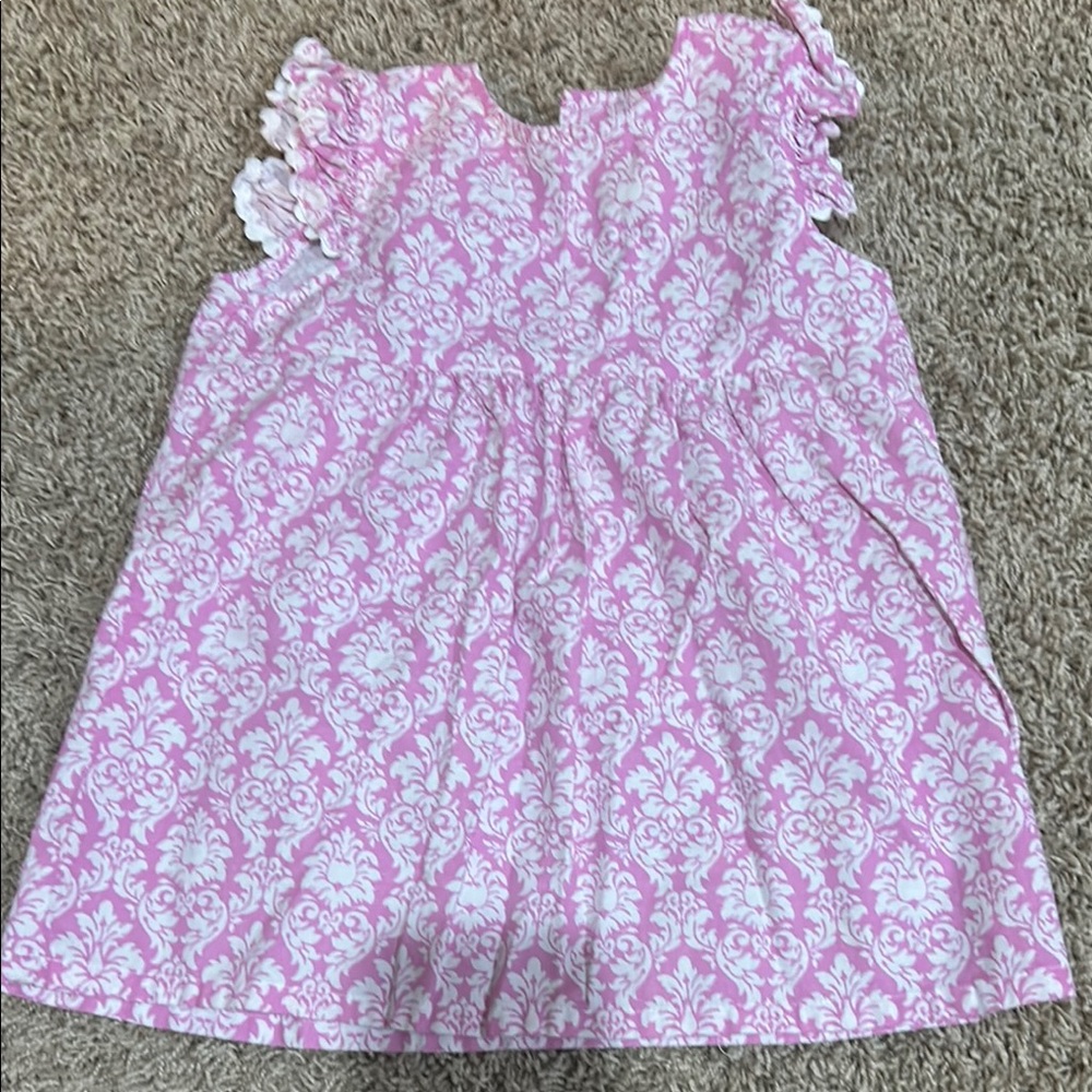 Pink Patterned Top and White Shorts Set size 5 - Picture 2 of 8